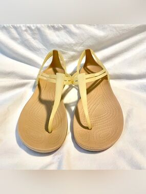 CROCS Isabella T-Strap Thong Sandals -Womens Sz 6-Iconic/Comfort - Neutral Beige
